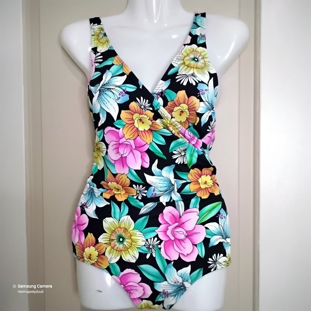 Modest Black Multi-Floral V-Neck Crossover Foam Cups1 Pc. Swimsuit BNWT Sz. Med